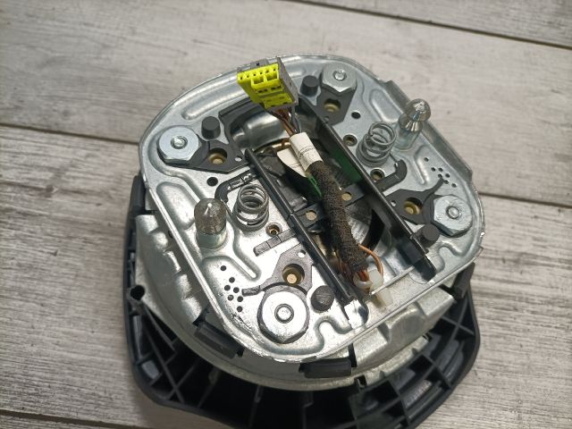 bontott BMW 3 E91 Kormánylégzsák