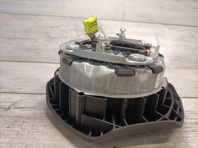 bontott BMW 3 E91 Kormánylégzsák