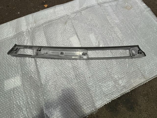 bontott BMW 3 E91 Középső Műszerfal Díszléc