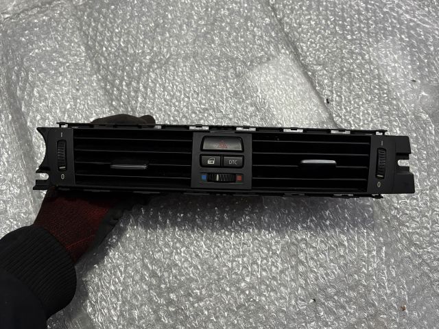 bontott BMW 3 E91 Középső Szellőző