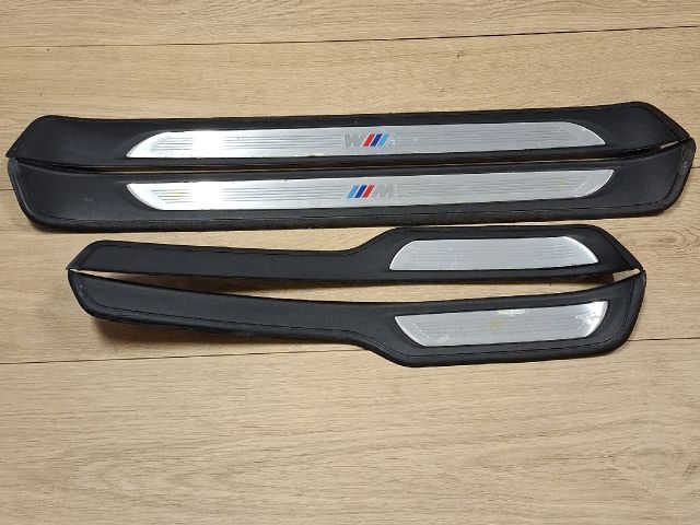 bontott BMW 3 E91 Küszöb Díszléc Szett