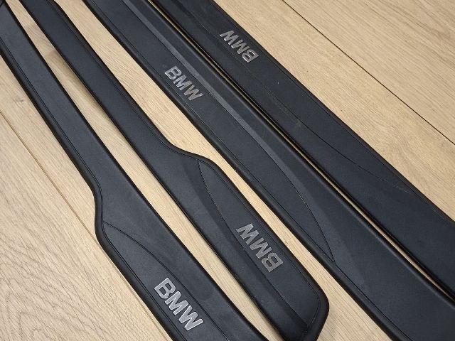 bontott BMW 3 E91 Küszöb Díszléc Szett