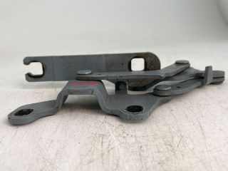 bontott BMW 3 E91 Motorháztető Jobb Zsanér