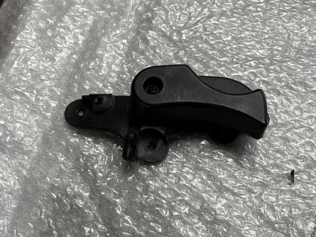 bontott BMW 3 E91 Motorháztető Nyitó Kar / Gomb