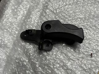 bontott BMW 3 E91 Motorháztető Nyitó Kar / Gomb