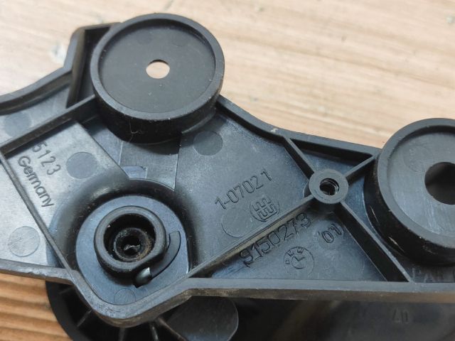 bontott BMW 3 E91 Motorháztető Nyitó Kar / Gomb