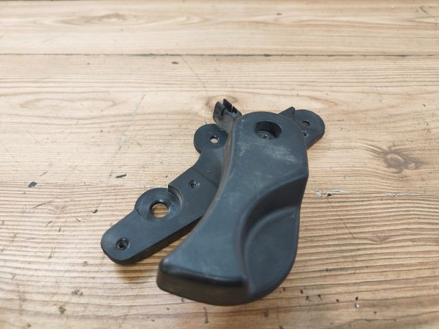 bontott BMW 3 E91 Motorháztető Nyitó Kar / Gomb