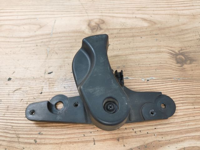 bontott BMW 3 E91 Motorháztető Nyitó Kar / Gomb