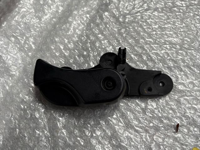 bontott BMW 3 E91 Motorháztető Nyitó Kar / Gomb