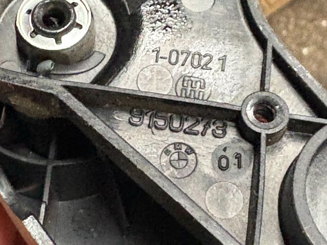 bontott BMW 3 E91 Motorháztető Nyitó Kar / Gomb