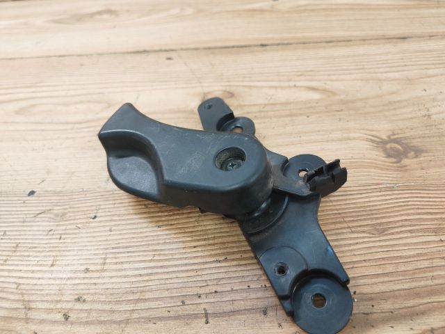 bontott BMW 3 E91 Motorháztető Nyitó Kar / Gomb