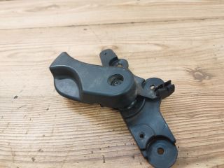 bontott BMW 3 E91 Motorháztető Nyitó Kar / Gomb