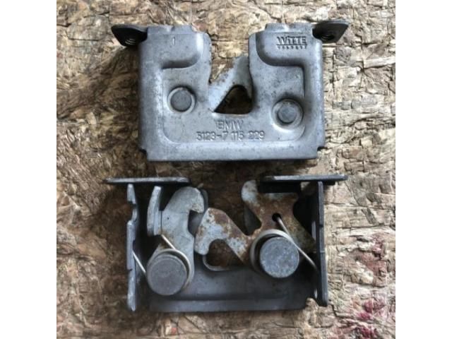 bontott BMW 3 E91 Motorháztető Zárszerkezet