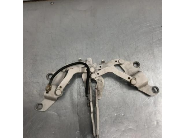 bontott BMW 3 E91 Motorháztető Zsanér Pár