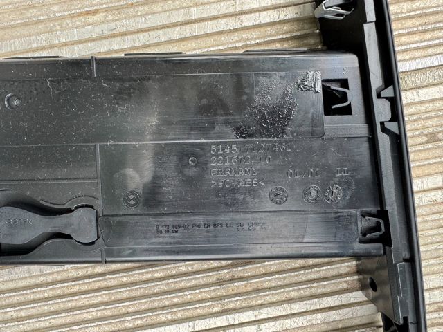 bontott BMW 3 E91 Pohártartó