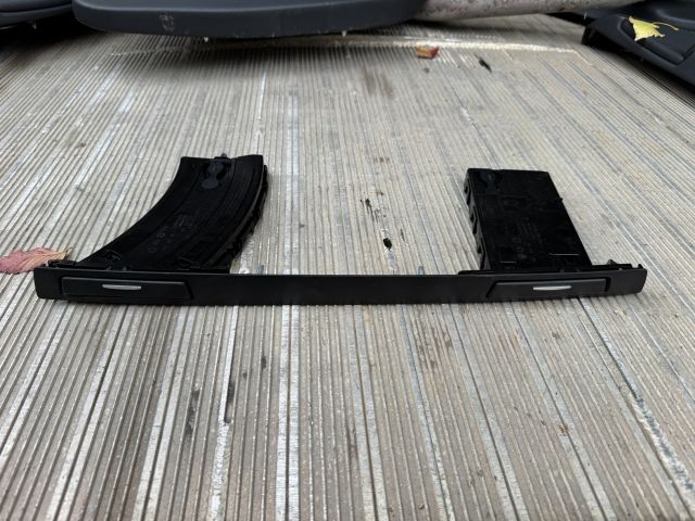 bontott BMW 3 E91 Pohártartó