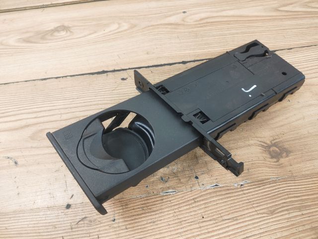 bontott BMW 3 E91 Pohártartó