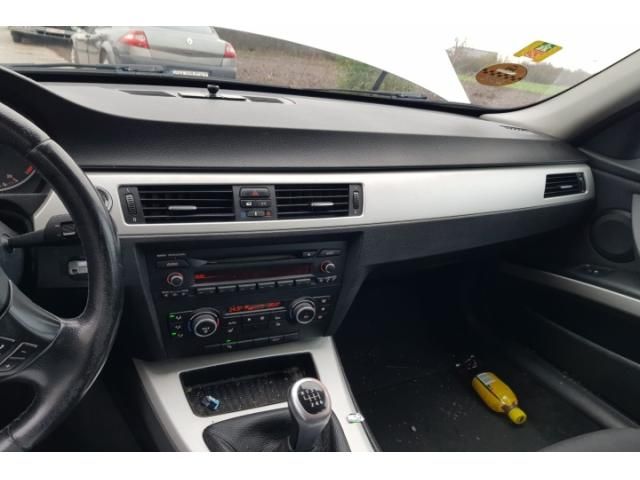 bontott BMW 3 E91 Pótkerék Rögzítő