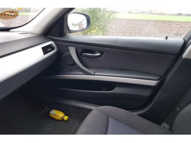 bontott BMW 3 E91 Pótkerék Rögzítő