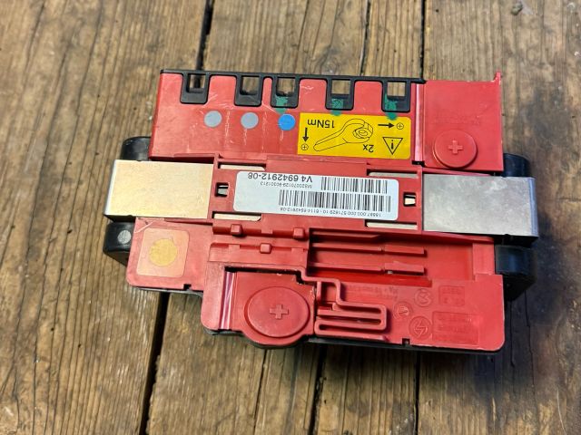 bontott BMW 3 E91 Pozitív Kábel Elosztó