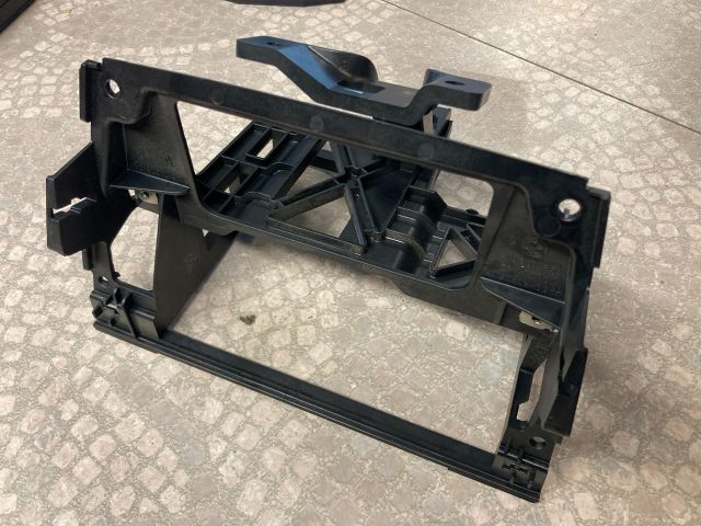 bontott BMW 3 E91 Rádió / CD Keret