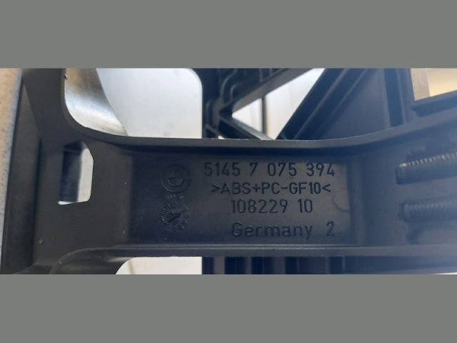 bontott BMW 3 E91 Rádió / CD Keret