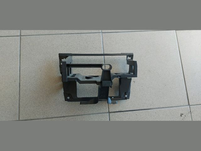 bontott BMW 3 E91 Rádió / CD Keret