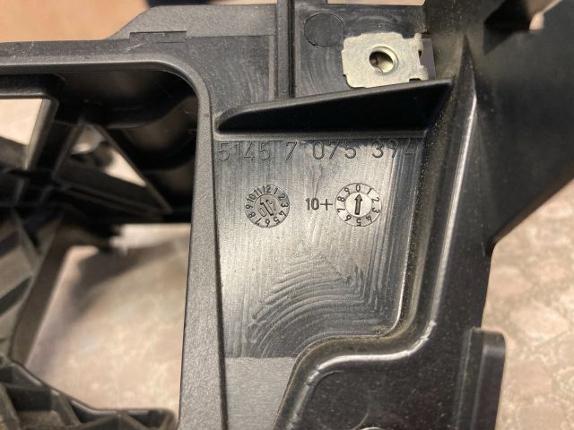 bontott BMW 3 E91 Rádió / CD Keret