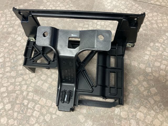 bontott BMW 3 E91 Rádió / CD Keret