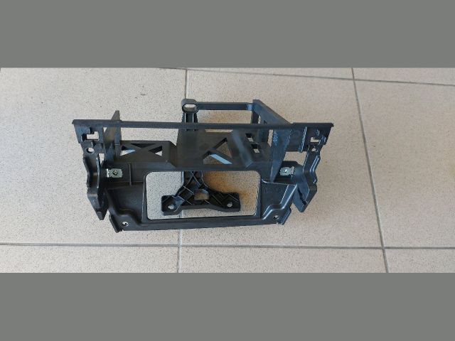 bontott BMW 3 E91 Rádió / CD Keret