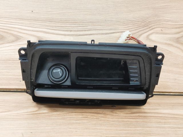 bontott BMW 3 E91 Szivargyújtó Aljzat