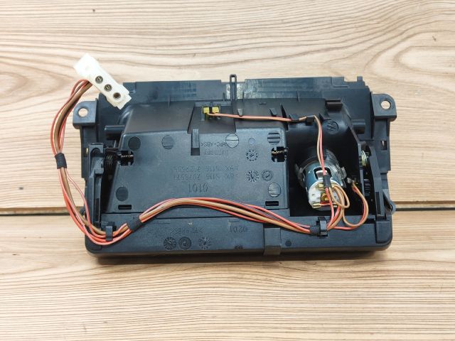 bontott BMW 3 E91 Szivargyújtó Aljzat