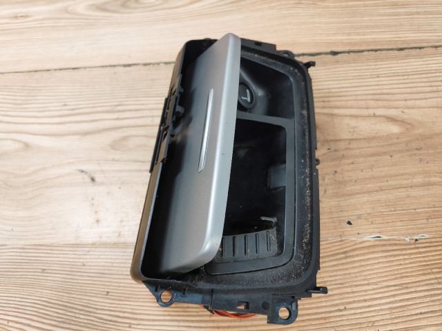 bontott BMW 3 E91 Szivargyújtó Aljzat