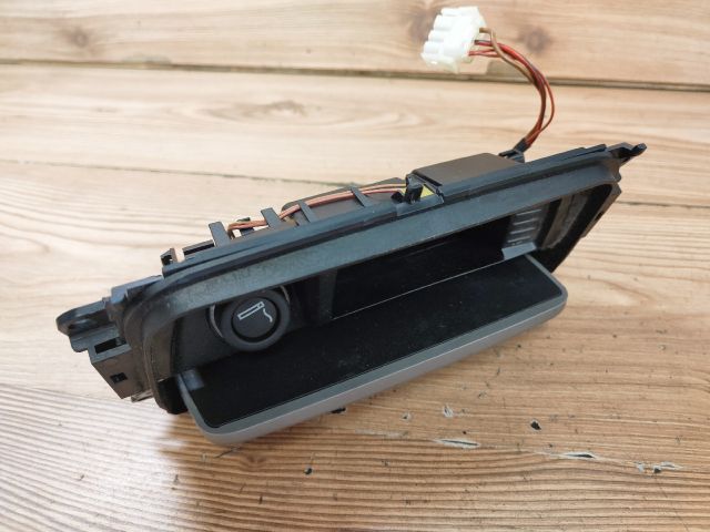 bontott BMW 3 E91 Szivargyújtó Aljzat