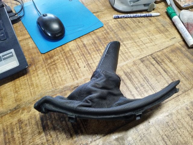 bontott BMW 3 E91 Váltószoknya