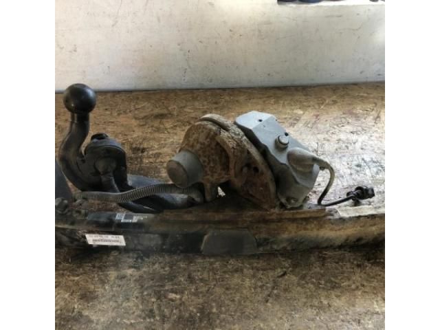 bontott BMW 3 E91 Vonóhorog