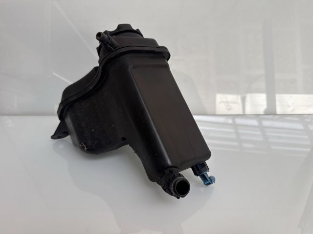 bontott BMW 3 E92 Kiegyenlítő Tartály