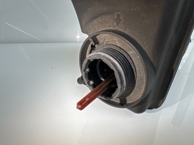 bontott BMW 3 E92 Kiegyenlítő Tartály