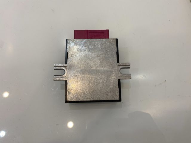 bontott BMW 3 E92 Üzemanyag Szivattyú Relé