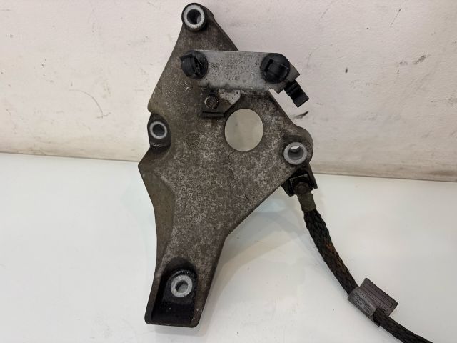 bontott BMW 3 E92 Motor Tartó Bak Bal