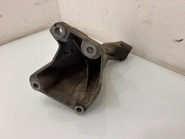 bontott BMW 3 E92 Motor Tartó Bak Jobb