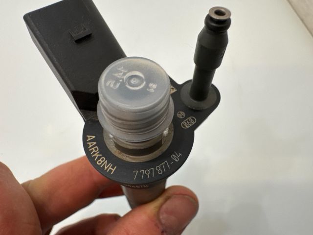 bontott BMW 3 E92 Porlasztó (1 db)