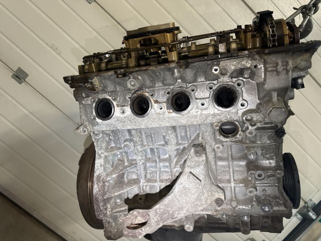 bontott BMW 3 E92 Motor (Fűzött blokk hengerfejjel)
