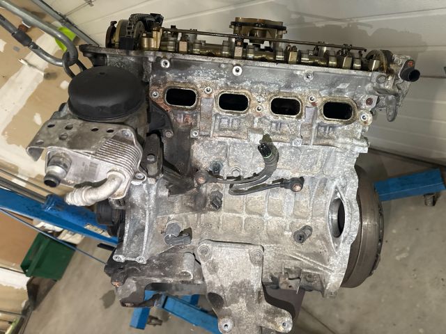 bontott BMW 3 E92 Motor (Fűzött blokk hengerfejjel)