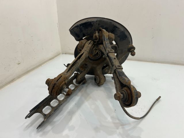 bontott BMW 3 E92 Jobb hátsó Csonkállvány