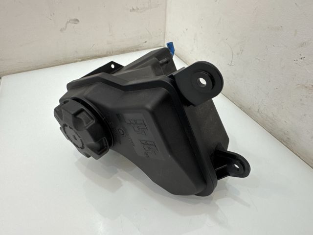 bontott BMW 3 E92 Kiegyenlítő Tartály