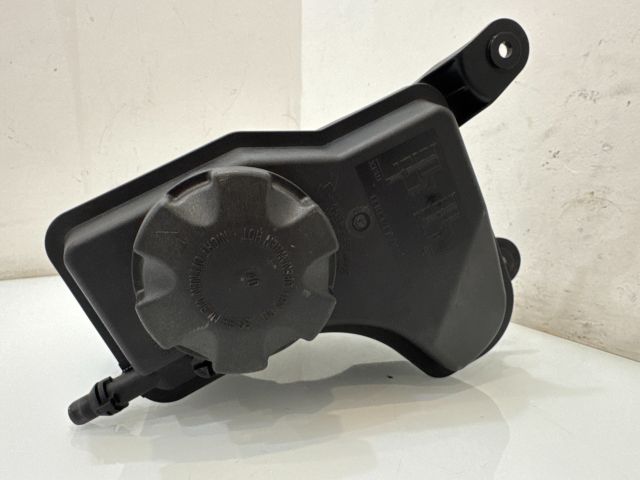 bontott BMW 3 E92 Kiegyenlítő Tartály