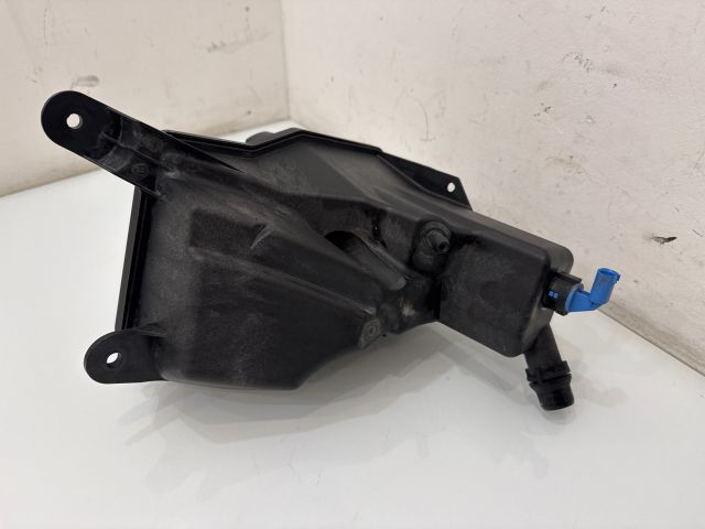 bontott BMW 3 E92 Kiegyenlítő Tartály