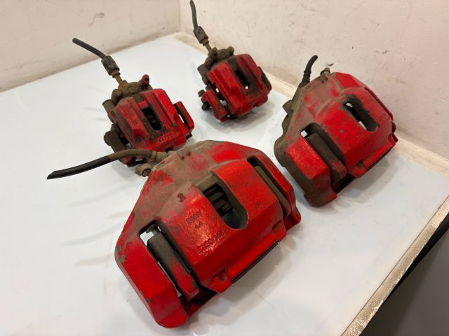 bontott BMW 3 E92 Féknyereg Munkahengerrel Szett