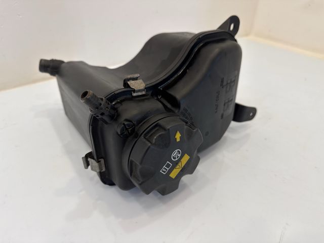 bontott BMW 3 E92 Kiegyenlítő Tartály